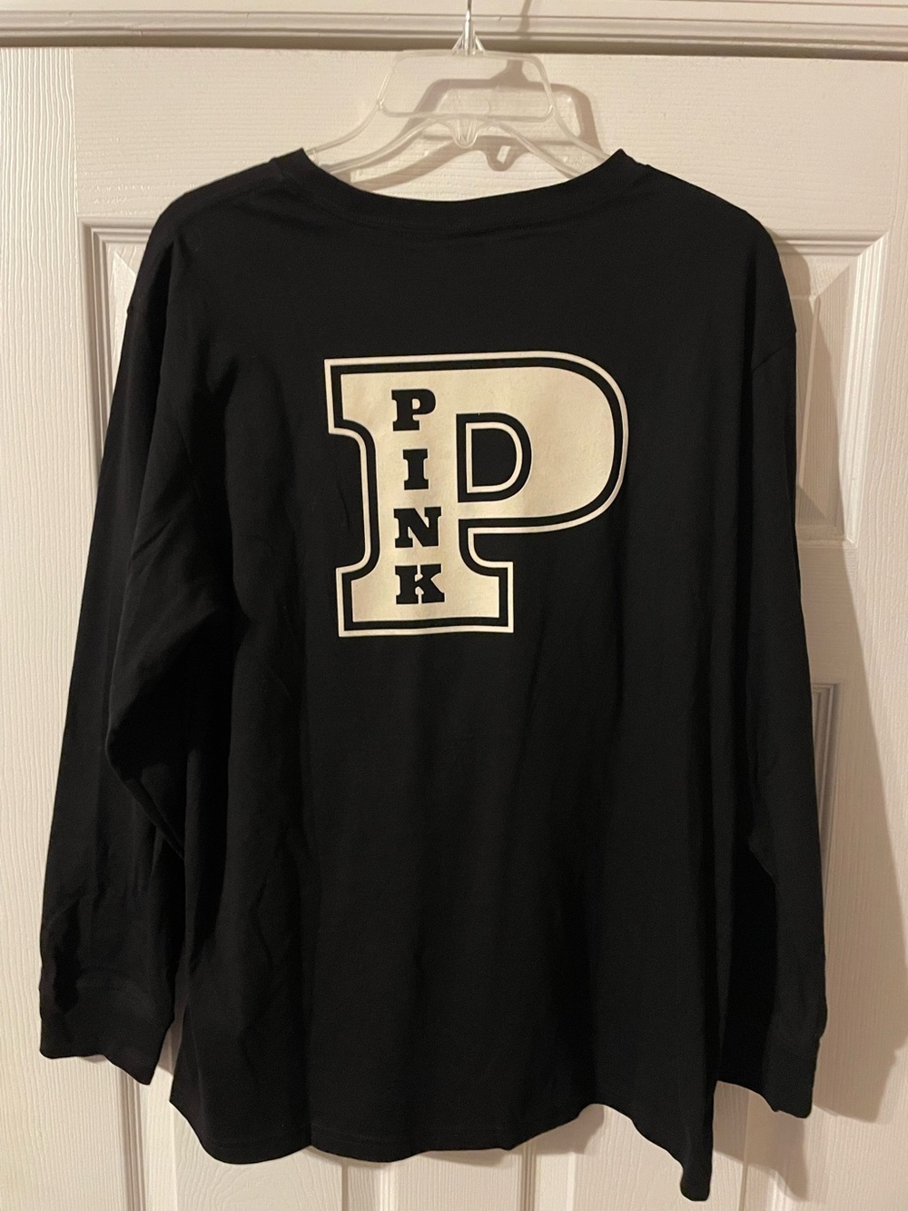 NWT PINK Victoria's Secret Women’s Black Long-Sleeve Graphic Tee